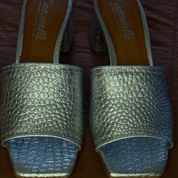 L'INTERVALLE Silver Textured Mules - Picture 1 of 4
